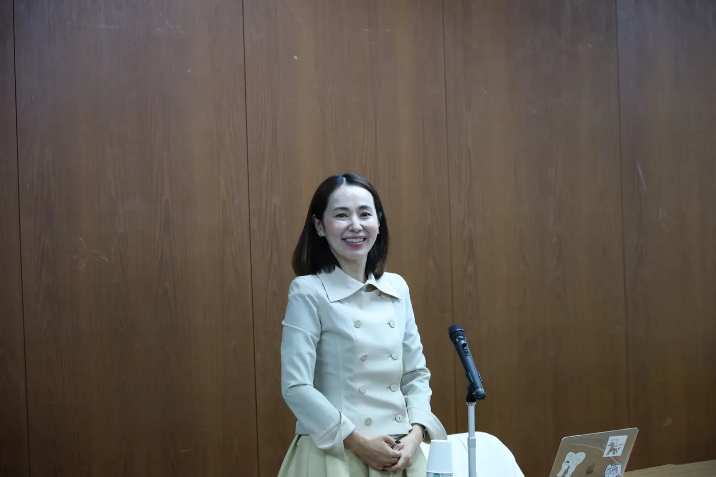 市議会研修で講師を務める東口るみ