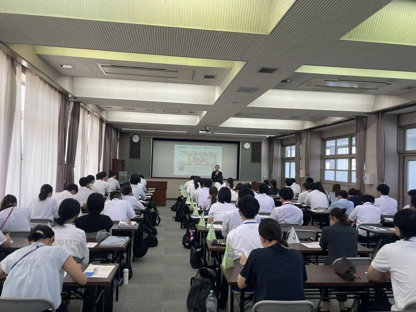 八尾市初任者研修で話す東口るみ