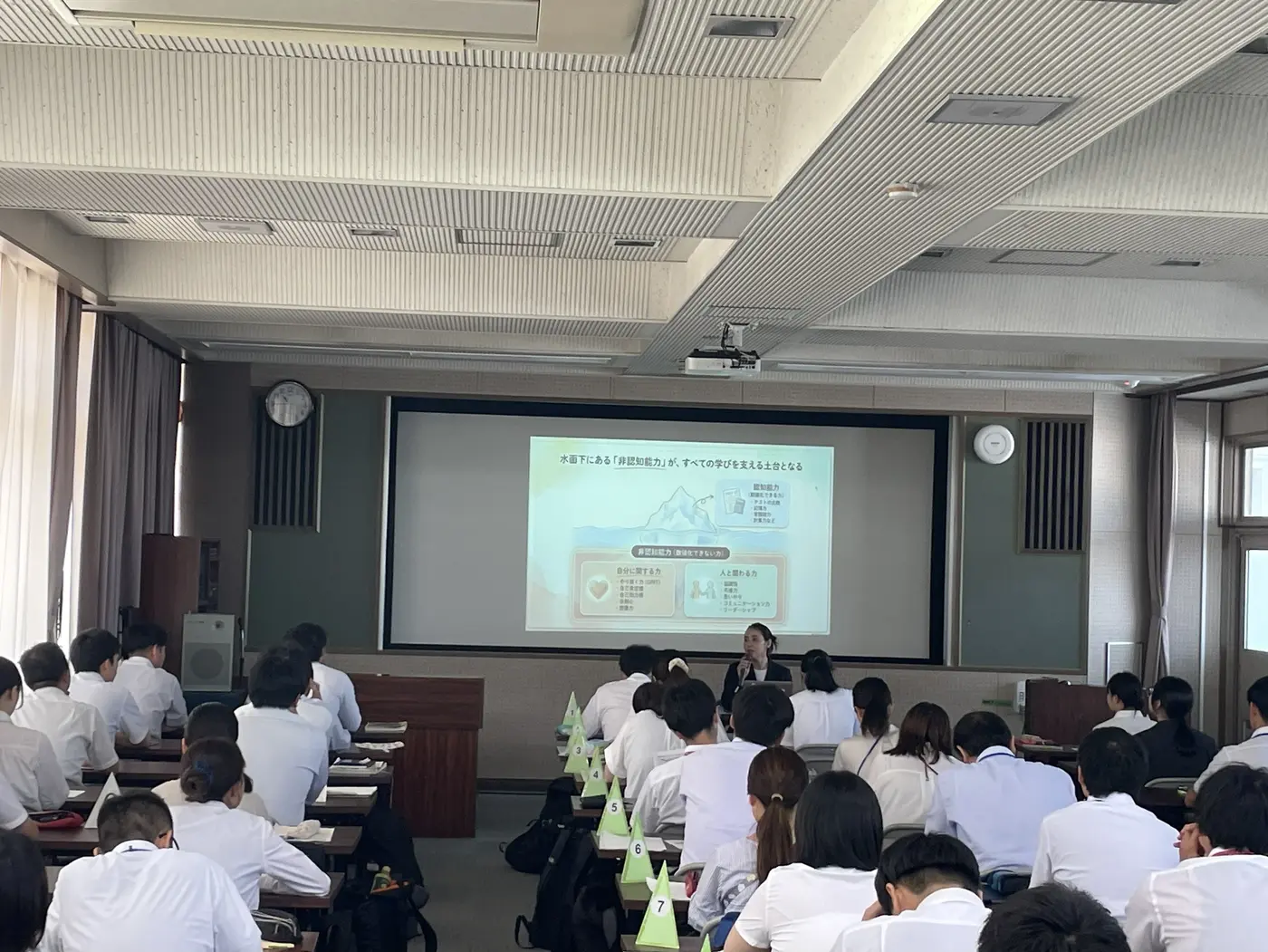 非認知能力について学ぶ八尾市初任者研修の参加者